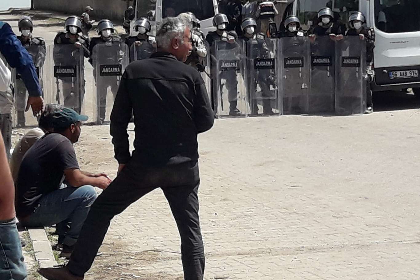 Siirt’te DEDAŞ ekipleri ile köylüler arasında arbede yaşandı Siirt’te DEDAŞ ekipleri ile köylüler arasında arbede yaşandı